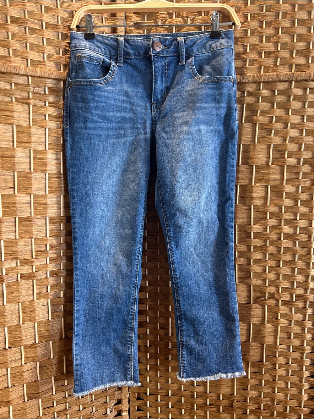 Cropped Raw Hem Straight Leg Jeans Medium Wash Stretch Denim Size 6